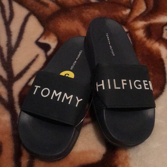 Tommy hilfigier slides - Picture 2 of 4